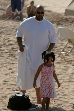 A childhood picture of Bailei Knight with her father, Suge Knight. 